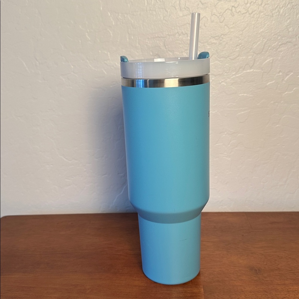 Stanley 40 oz Quencher 2023 Pool color - Picture 5 of 9